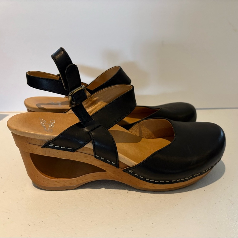 Dansko Black Leather Women's Clogs Sandals
